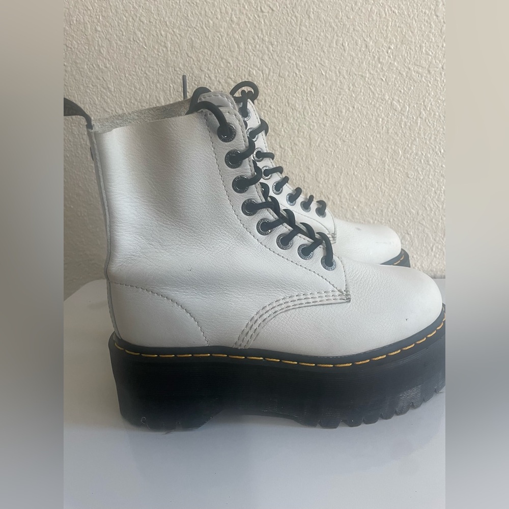 🎃Dr. Martens 1460 Pascal 8-Eye White Platform Lace-Up Boots😳 - Picture 2 of 8
